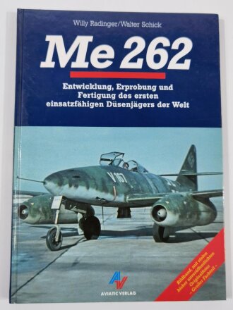 "Me 262", Entwicklung, Erprobung und Fertigung des ersten einsatzfähigen Düsenjägers der Welt, Willy Radinger/Walter Schick, 111 Seiten, DIN A4, gebraucht, aus Raucherhaushalt