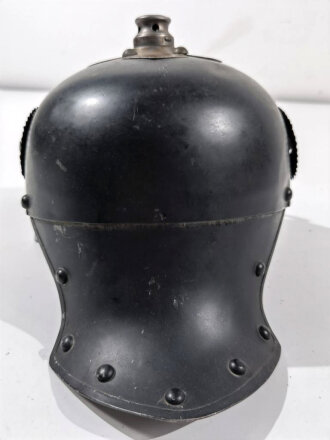 1.Weltkrieg Preussen, feldgrauer Helm für Mannschaften Jäger zu Pferd. Zusammengestelltes Stück, neuzeitlich lackiert, Innenfutter ebenfalls neu. Helmadler hat nur einen Splint