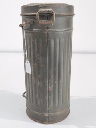 Gasmaskendose Wehrmacht Modell 1938 datiert 1940. Originallack, eingestubt