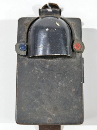 Taschenlampe Wehrmacht. Originallack, ungereinigt, innen datiert 1942, Funktion nicht geprüft