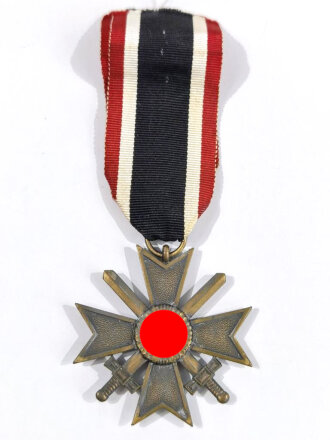 Kriegsverdienstkreuz 2. Klasse 1939 mit Schwertern,am Band, Buntmetall