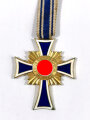 Ehrenkreuz der Deutschen Mutter ( Mutterkreuz ) in Gold, Emaille unten am Eck beschädigt, Hakenkreuz in voller Schwärzung