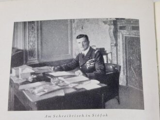 "Nikolaus von Horthy - Admiral, Volksheld und Reichsverweser", 344 Seiten, datiert 1942, DIN A5, aus Raucherhaushalt, fleckig