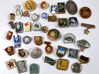 Russland nach 1945, Konvolut von 40 Leichtmetallabzeichen aller Art