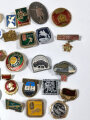 Russland nach 1945, Konvolut von 40 Leichtmetallabzeichen aller Art