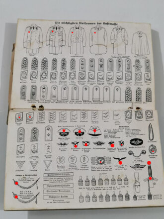 "Unterrichtsbuch für Soldaten - Kriegsausgabe 1940" Ausgabe A für Schützen (Gewehr und M.G.) ,290 Seiten, DIN A5, aus Raucherhaushalt, die ersten zwei Blätter sind lose