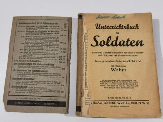 "Unterrichtsbuch für Soldaten - Kriegsausgabe 1940" Ausgabe A für Schützen (Gewehr und M.G.) ,290 Seiten, DIN A5, aus Raucherhaushalt, die ersten zwei Blätter sind lose