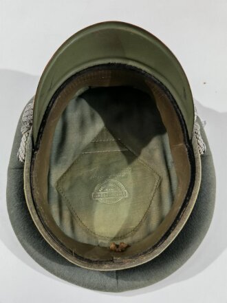 Schirmmütze für einen Offizier der Infanterie. Hersteller Beuriger Kaiserslautern. Kopfgrösse 57.