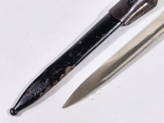 Extraseitengewehr KS98 mit Hirschhorngriffschalen und  Koppelschuh für Gebirgstruppe oder Jäger,  Herstellermarke von Anton Wingen Junior ,  Solingen, Gefäß und Klinge vernickelt, grüner Filzschutz für Bajonetthalterung,.Scheide verdellt, Originallack