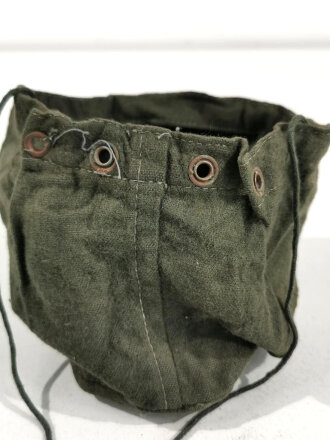 Transporthülle für den Filter zur Pferdegasmaske 41 der Wehrmacht.