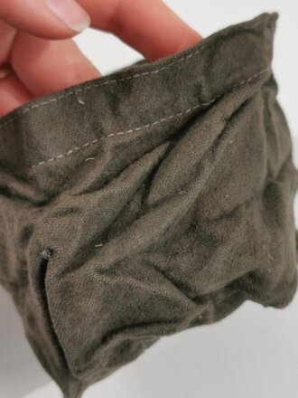 Transporthülle für den Filter zur Pferdegasmaske 41 der Wehrmacht.