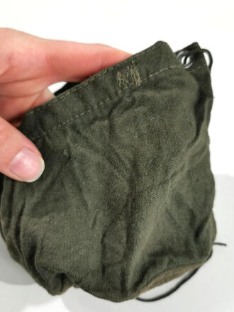 Transporthülle für den Filter zur Pferdegasmaske 41 der Wehrmacht.