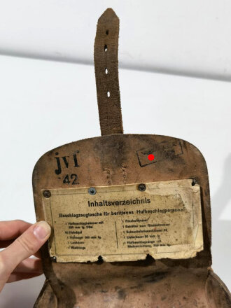 Beschlagzeugtasche für berittenes Hufbeschlagpersonal der Wehrmacht. Datiert 1942, ungereinigtes Stück