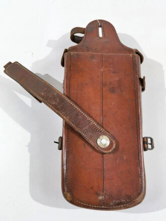 Beschlagzeugtasche für berittenes Hufbeschlagpersonal der Wehrmacht. Ungereinigtes Stück, kein Einschub, datiert 1942