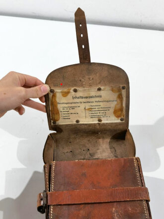 Beschlagzeugtasche für berittenes Hufbeschlagpersonal der Wehrmacht. Ungereinigtes Stück, kein Einschub, datiert 1942