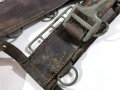 Brustblatt zum Sielengeschirr 25 der Wehrmacht , gereinigtes Stück, die Metallteile neuzeitlich lackiert