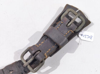 Schnallstößel zum Sielengeschirr 25 der Wehrmacht , die Metallbeschläge neuzeitlich lackiert
