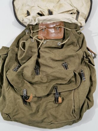 Rucksack für Gebirgstruppen der Wehrmacht. Sehr guter Zustand, mit Reichsbetriebsnummer