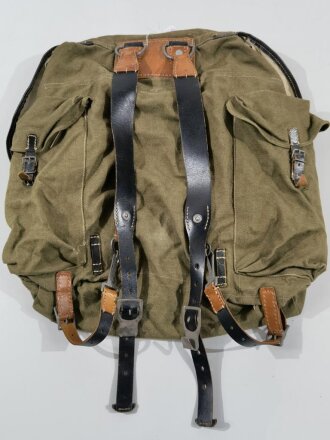 Rucksack für Gebirgstruppen der Wehrmacht. Sehr guter Zustand, mit Reichsbetriebsnummer