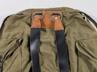 Rucksack für Gebirgstruppen der Wehrmacht. Sehr guter Zustand, mit Reichsbetriebsnummer