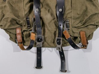 Rucksack für Gebirgstruppen der Wehrmacht. Sehr guter Zustand, mit Reichsbetriebsnummer