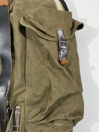 Rucksack für Gebirgstruppen der Wehrmacht. Sehr guter Zustand, mit Reichsbetriebsnummer