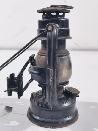 Laterne Feuerhand Nr. 175 ? als Fahrradlampe, Höhe ohne Griff 19 cm, schwarzer Originallack, ungereinigtes Stück, Funktion nicht geprüft