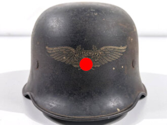 Stahlhelm Luftschutz, Originallack und Abzeichen,...