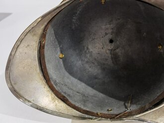 Frankreich , Kinderuniform bestehend aus Helm und Kürass.