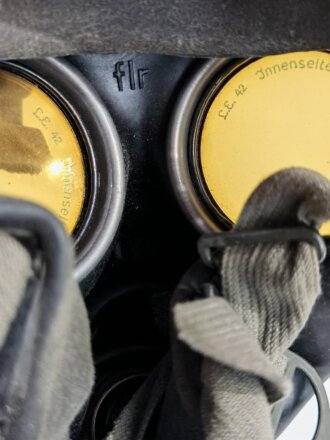 Gasmaske in Bereitschaftsbüchse Modell 1938 der Wehrmacht. Zusammengehörig, komplett, guter Zustand