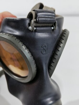 Gasmaske in Bereitschaftsbüchse Modell 1938 der Wehrmacht. Zusammengehörig, komplett, guter Zustand