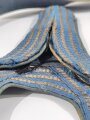 Frankreich, Offiziersgürtel für höhere Offiziere sogenannter "Centurion Porte-Epee de Grande Tenue ", versilberte Gürtelschließe mit Gorgonenhäuptern , Stoffgürtel blau mit silbernen Streifen, blaues Lederfutter, ein Knopf ersetzt