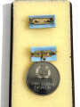 DDR, Medaille Für Treue Dienste bei der Deutschen Reichsbahn in silber mit Bandspange im Plasteetui
