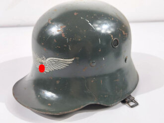 Stahlhelm Luftschutz, Grüner Originallack, zusammengehöriges Stück in gutem Gesamtzustand