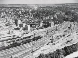 "Bombenziel Deutsche Reichsbahn", (Eisenbahn Kurier), DIN A5, 143 Seiten, aus Raucherhaushalt