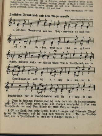 "Singkamerad - Schulliederbuch der deutschen Jugend" herausgegeben von der Reichsamtsleitung des Nationalsozialitischen Lehrerbundes, datiert 1935, 267 Seiten, DIN A5, stark gebraucht