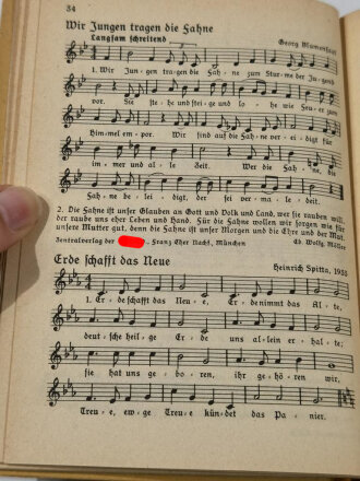 "Singkamerad - Schulliederbuch der deutschen Jugend" 2 Teil: Oberstufe, herausgegeben von der Reichsamtsleitung des Nationalsozialitischen Lehrerbundes, datiert 1940, 163 Seiten, DIN A5, stark gebraucht