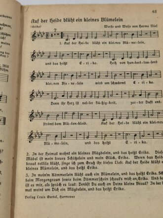 "Singkamerad - Schulliederbuch der deutschen Jugend" 2 Teil: Oberstufe, herausgegeben von der Reichsamtsleitung des Nationalsozialitischen Lehrerbundes, datiert 1940, 163 Seiten, DIN A5, stark gebraucht