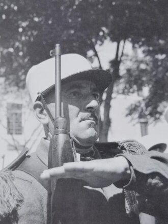 "Monsieur Legionnaire", General (c.r ) Jean Hallo, DIN A4, 348 Seiten, aus Raucherhaushalt