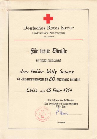 Deutsches Rotes Kreuz, Urkunde für die Auszeichnungsborte nach 20 treuen Dienstjahre eines Helfers aus Celle, datiert 1954, DIN A4