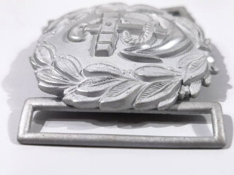 Kriegsmarine Schloß für die Paradefeldbinde der Beamten. Aluminium 60mm. Matte Ausführung mit poliertem Kanten. Kein Hersteller. Sie erhalten ein ( 1 )  ungetragenes Stück in sehr gutem Zustand aus altem Herstellerbestand