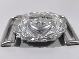 Kriegsmarine Schloß für die Paradefeldbinde der Beamten. Aluminium 60 mm. Hersteller FLL . Sie erhalten ein ( 1 )  ungetragenes Stück in sehr gutem Zustand aus altem Herstellerbestand