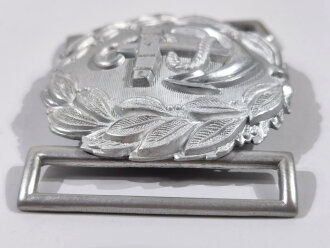 Kriegsmarine Schloß für die Paradefeldbinde der Beamten. Aluminium 60 mm. Hersteller FLL . Sie erhalten ein ( 1 )  ungetragenes Stück in sehr gutem Zustand aus altem Herstellerbestand