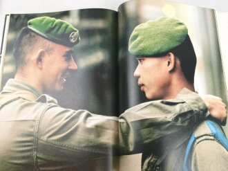 "La Legion", Une Legende en Marche, 1er Etranger de Cavalerie, Textes de Tibor Szecsko et 1 er R. E. C, Photographies de Daniel Riffet et 1 er R. E. C, DIN A4, 128 Seiten, aus Raucherhaushalt