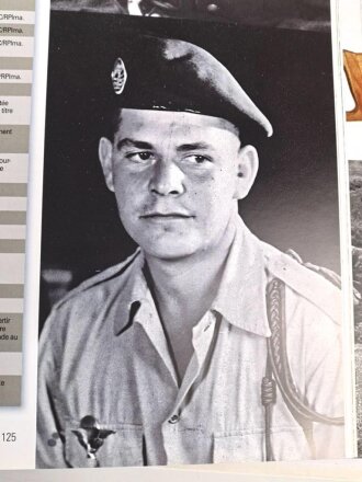 "Paras Francais Algerie 1954 - 1962", Histoire Uniformes, Coiffures, Equipements, Insignes, Patrice Pivetta & Eric Adam, DIN A4, 159 Seiten, aus Raucherhaushalt