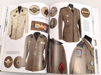 "Paras Francais Algerie 1954 - 1962", Histoire Uniformes, Coiffures, Equipements, Insignes, Patrice Pivetta & Eric Adam, DIN A4, 159 Seiten, aus Raucherhaushalt