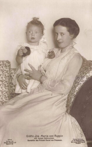 1. Weltkrieg, Ansichtskarte "Gräfin Ina Maria von Ruppin mit ihrem Söhnchen - Gemahlin des Prinzen Oscar von Preussen"