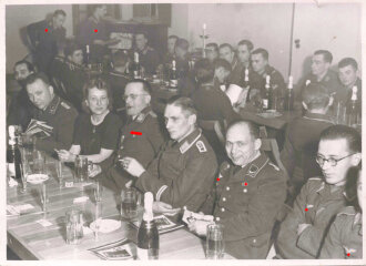 Foto 8 x 11cm Angehörige der Luftwaffe bei Feier