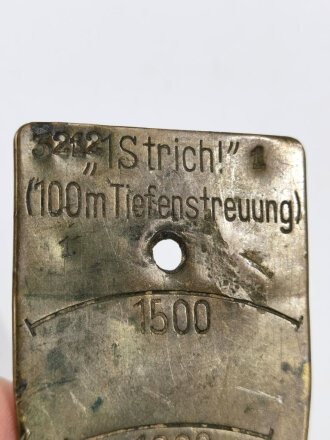 Kaiserreich und 1.Weltkrieg, Höhenfeuertafel für die Schlittenlafette MG08 ( Gewehrschlitten 08) Messing, datiert 1910