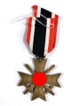 Kriegsverdienstkreuz 2. Klasse 1939 mit Schwertern am Band in Tüte von Deschler & Sohn, München, Tüte eingerissen